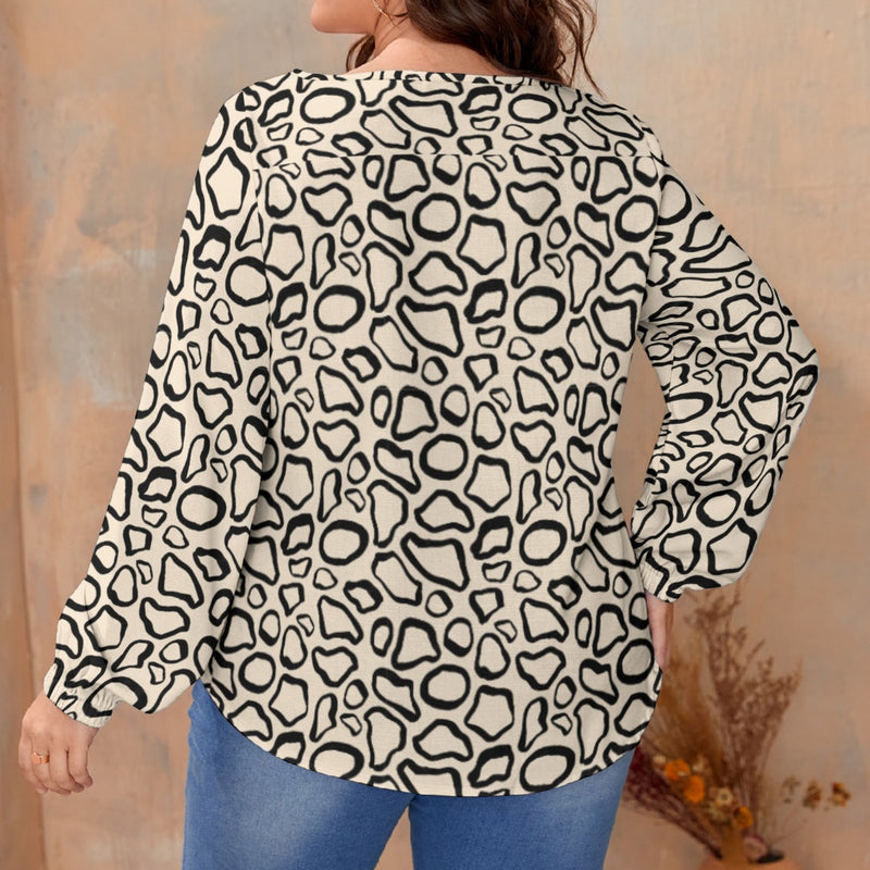 Discover the perfect balance of sophistication and fashion in our Round Neck Blouse with a waist knot.